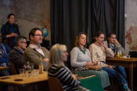 Uvedení knihy Marcely Müllerové: Ve stínu duhy