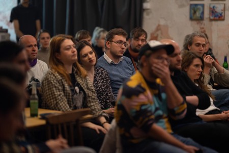 V chapadlech murmuru: Debata o současné literatuře