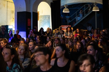 V pasti pohlaví — uvedení knihy Silvie Lauder