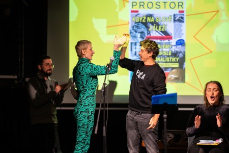 Když na slově záleží: uvedení 120. revue Prostor