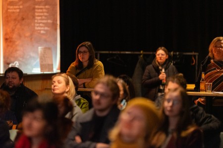 Pijí nakladatelé šampaňské z lebek svých autorů?
