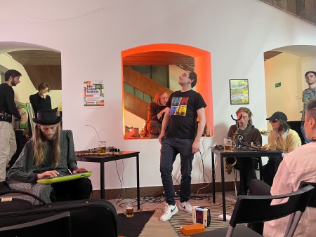 RP na cestách: vzdělávání & básnický jam