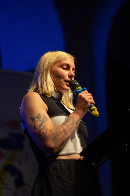 HYB4 Čítárna: Reporter Slam RefuFest