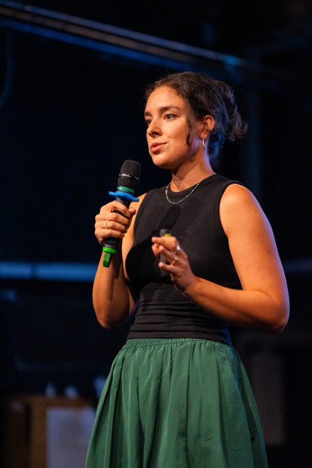 HYB4 Čítárna: Reporter Slam RefuFest