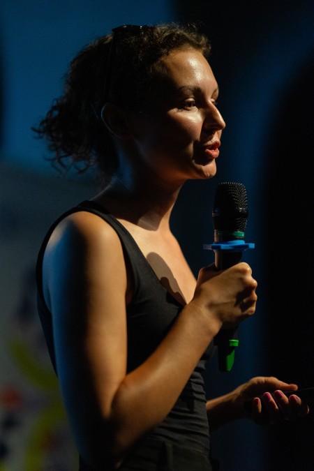 HYB4 Čítárna: Reporter Slam RefuFest