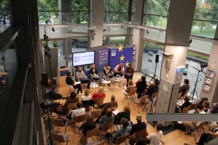 O nezávislosti kultury a kulturních médií v zemích V4 // Cseh tenger Budapesten