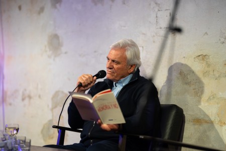 Poezie za hranicemi | Básnické čtení