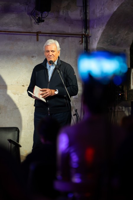 Poezie za hranicemi | Básnické čtení