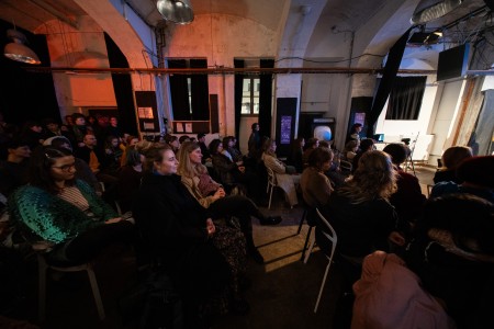 HYB4 Čítárna: Od frustrace k akci: Diskuze o alternativních komunitách