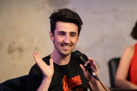 HYB4 Čítárna: Mezi poezií a poezií: od slamových exhibic k vlastní sbírce