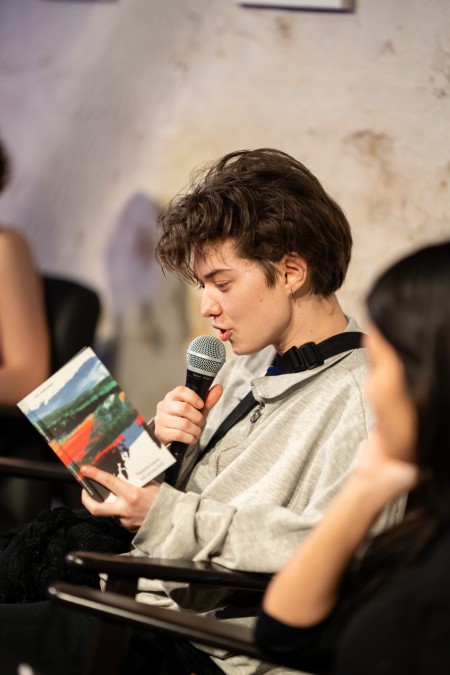 HYB4 Čítárna: Mezi poezií a poezií: od slamových exhibic k vlastní sbírce