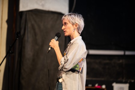 HYB4 Čítárna: Reporter Slam RefuFest