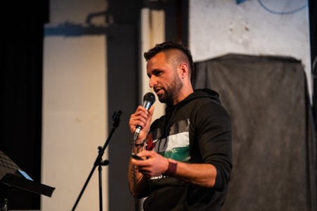 HYB4 Čítárna: Reporter Slam RefuFest