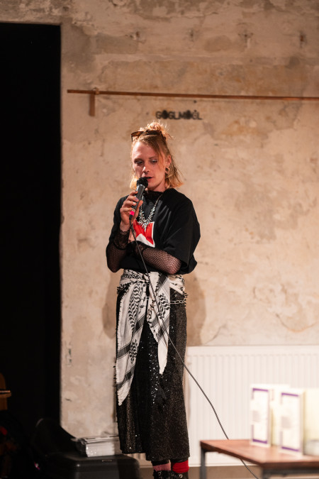 HYB4 Čítárna: OMLATINA: Luz & Kamila Schewczuková