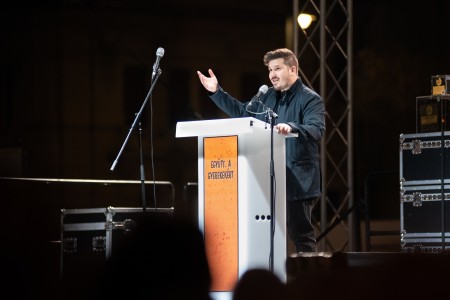 „Len sa hráme!“